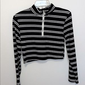 black long sleeve pullover top